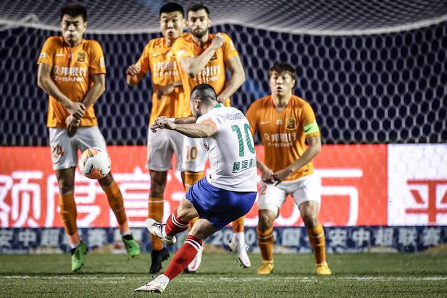 世界杯日报：加拿大1-0南非晋级创历史 韩国主帅洪明甫下课