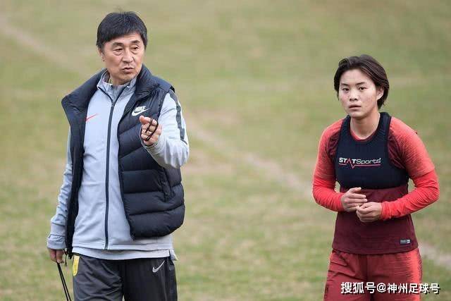 穆里尼奥坚定支持维尼修斯，坚定信念不会因一次失误而动摇